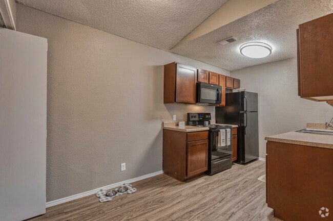 2BR, 2BA - 950 SF B1 - Dining/Kitchen