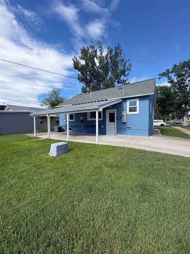 Building Photo - 119 4th Ave Unit B