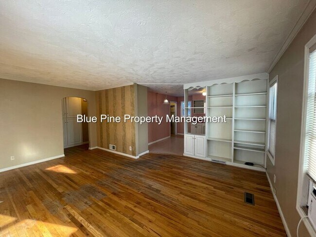 Photo - 846 Crestmont Ave