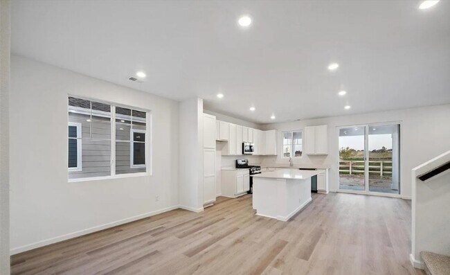 Photo - 924 Steppe Ln