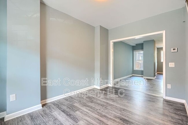 Photo - 2408 Llewelyn Ave