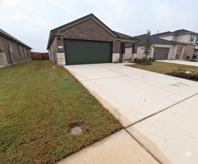 Photo - 424 NEW ALBANY Ln