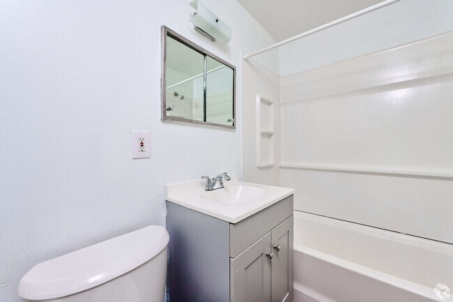 1BR, 1BA - 700SF - Bathroom - Chili Garden Apartments