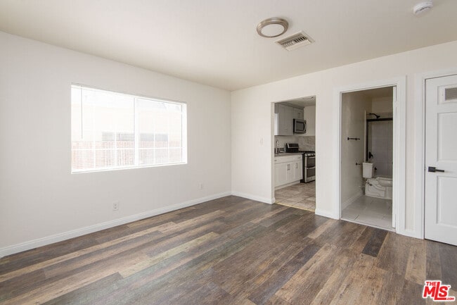 Photo - 2134 Cloverdale Ave