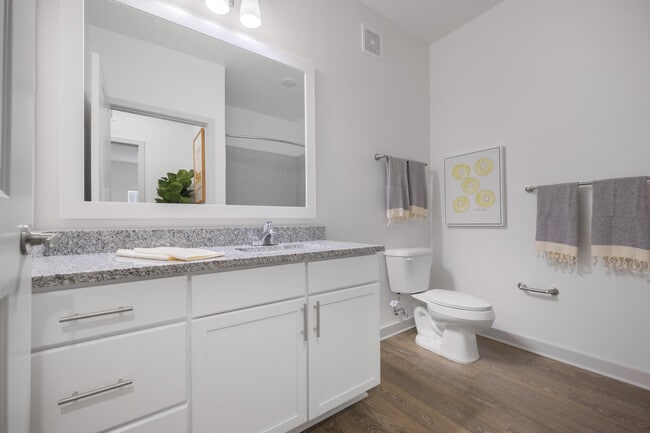 Novo Gateway | Apartments and Townhomes