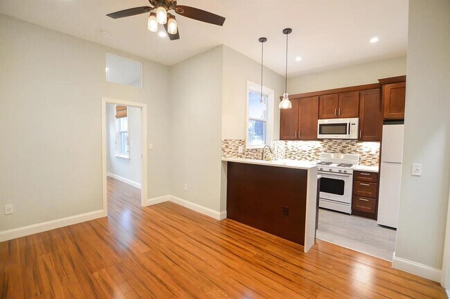 Photo - 16 64TH St Unit 2F