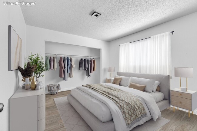 Building Photo - 2508 E Mesquite Ave