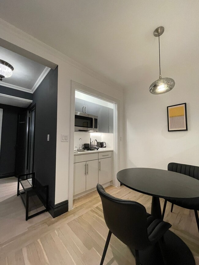 Photo - 115 E 37th St