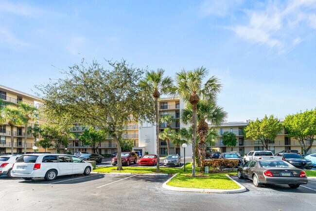 Photo - 15 Royal Palm Way Unit 6040
