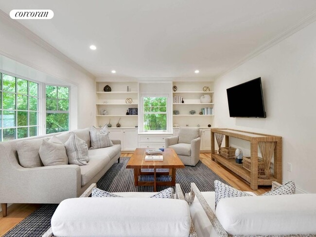 Photo - 97 Wainscott NW Rd