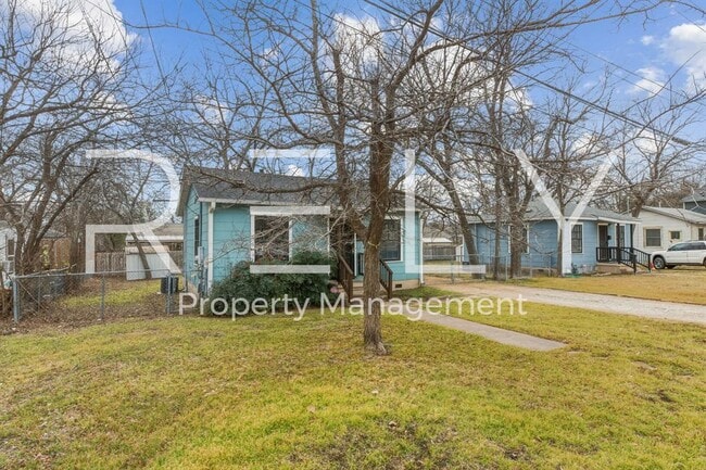 Photo - 933 E 56th St