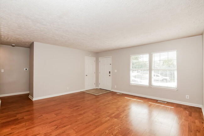 Photo - 8858 Frontenac Rd