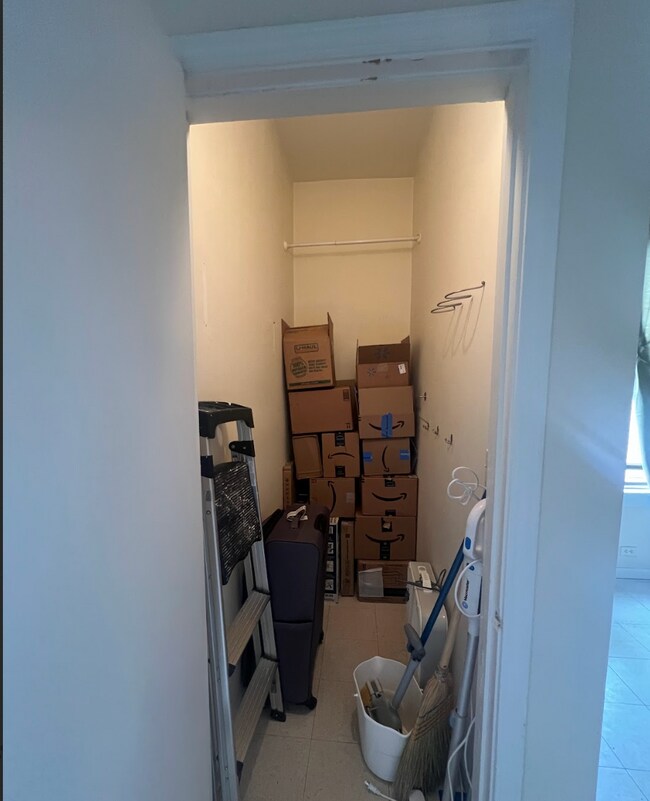 Photo - 1627 N Winchester Ave Unit 2