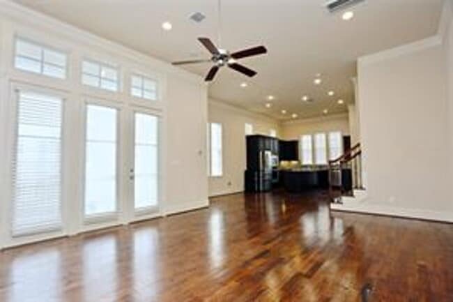 Photo - 3226 McKinney St