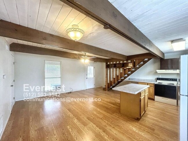 Building Photo - 801 W Navarro St Rental