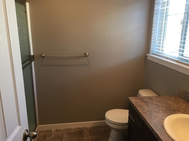 Photo - 5908 NE 71st Ct