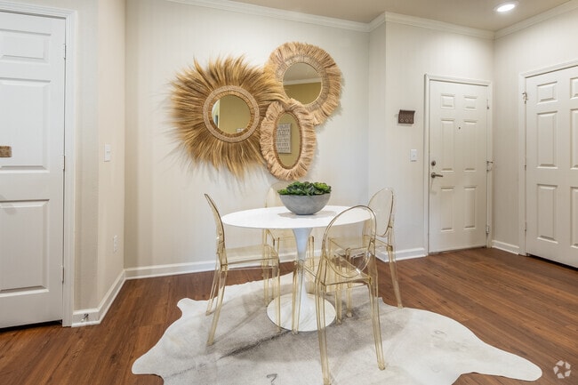 2BR, 2BA - 1,148SF - Dining Area