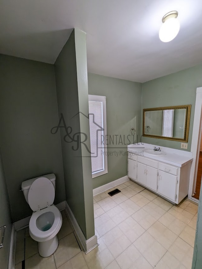 Photo - 438 E 23rd St