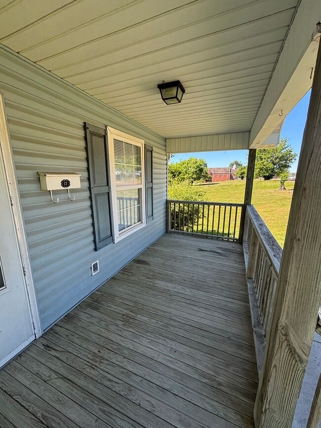 Photo - Freshly Renovated Cottage!