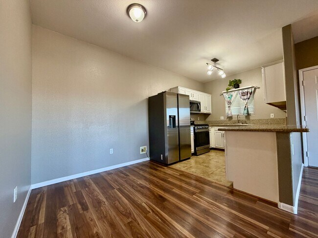 Photo - 2 bedroom condo in gated SE location. Unidad 2024