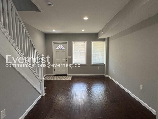 Photo - 3 Bed/1.5 Bath Townhome with fenced yard and deck/ Available Now!