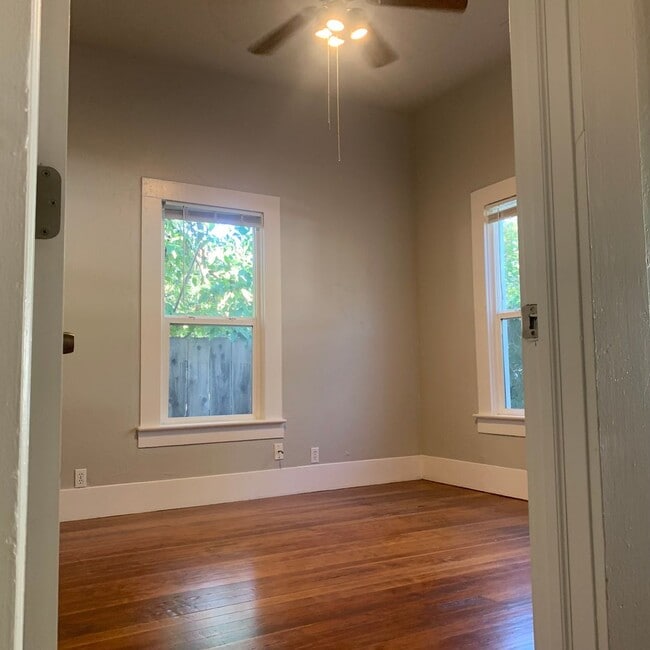 Photo - 149 W 21st St Unit 1