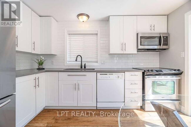 Photo - 35 Clute Crescent