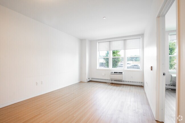 1 BR, 1 BA - 671 SQFT