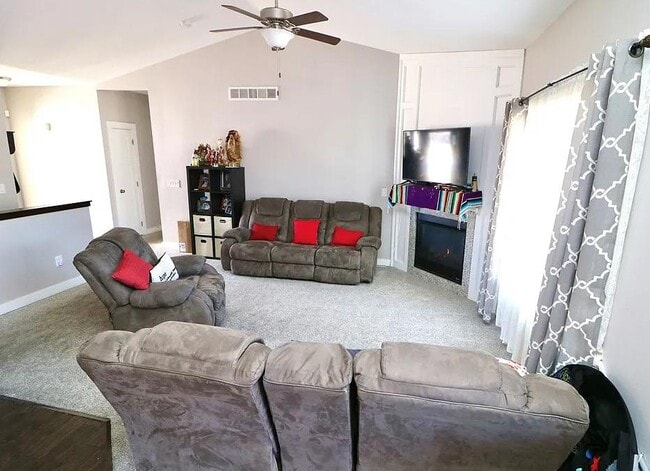 Photo - 527 Bellflower Dr