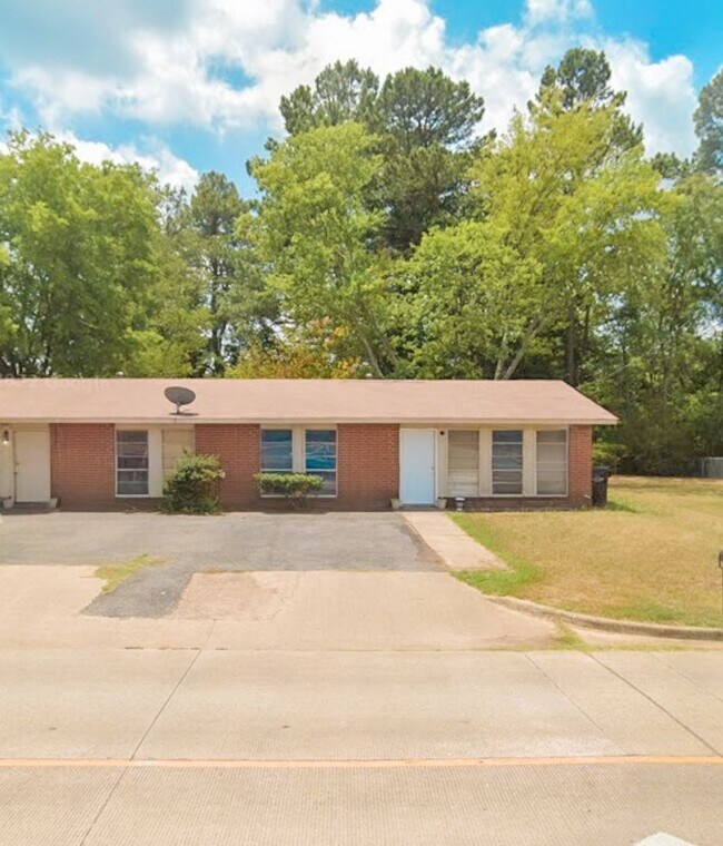 Building Photo - 706 Birch Dr Unit 708