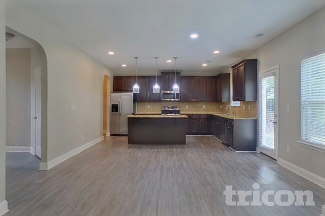 Photo - 2102 Farmdale Ct NE