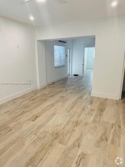 Building Photo - 1553 Jefferson Ave Unit 2 Rental