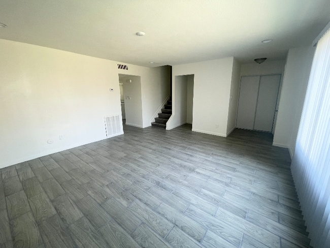 Photo - 4613 S Mill Ave