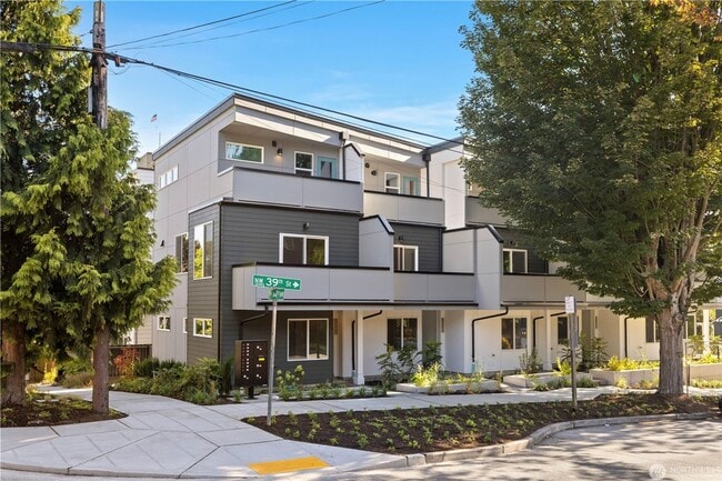 Photo - 105 NW 39th St