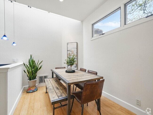 Building Photo - 76 Ross Ave Unit 4 Rental