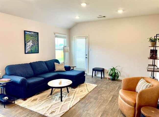 Photo - 413 Abbey Ln