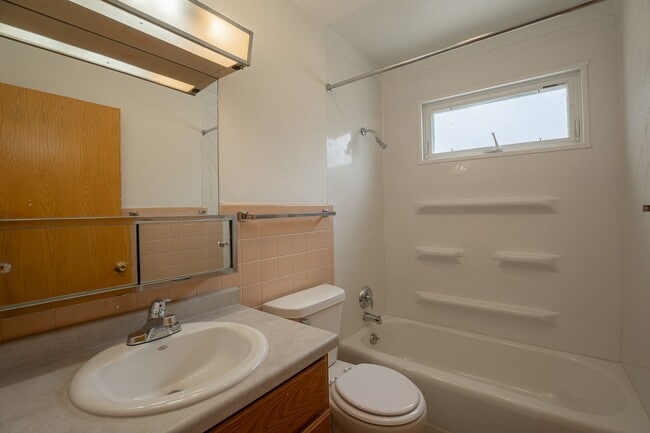 Photo - 2411 Brentwood Pkwy Unit B