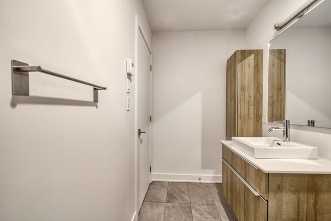 Photo - 9675 Av. Papineau Unit 421