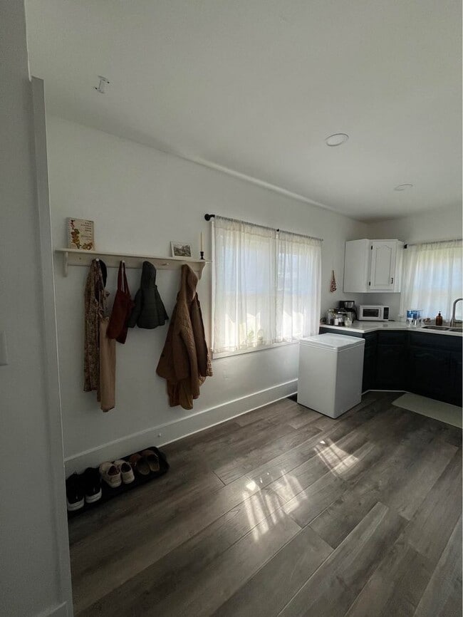 Photo - 806 W Broadway St