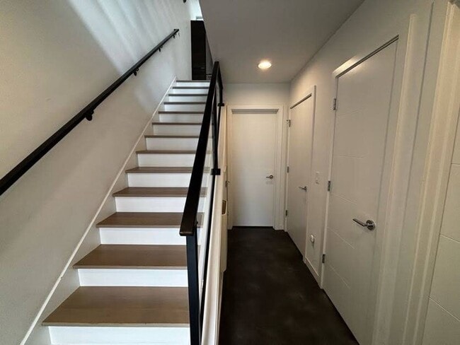 Photo - 513 20th Ave E
