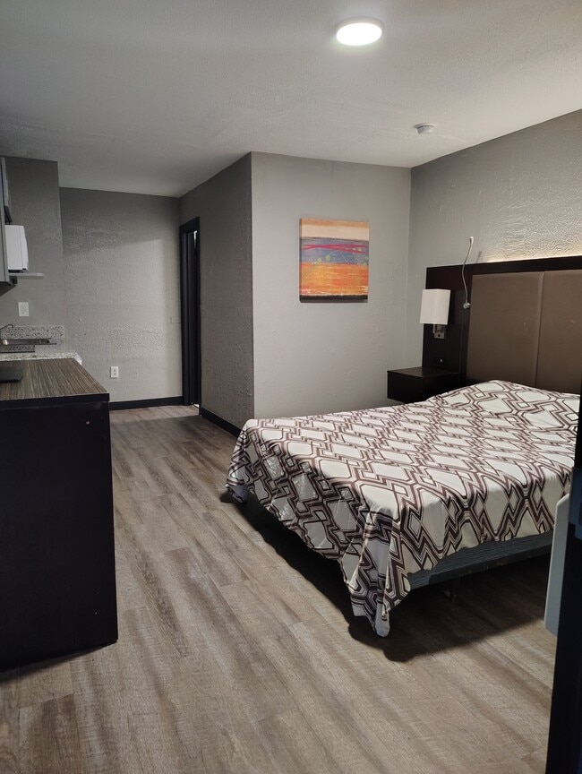 Building Photo - 711 Pasadena Fwy Unit 114