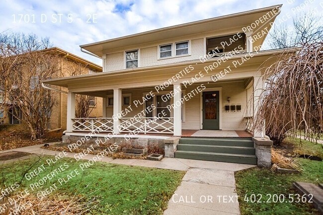 Building Photo - 1701 D St Unit 2E