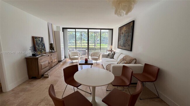 20500 W Country Club Dr Unit 117