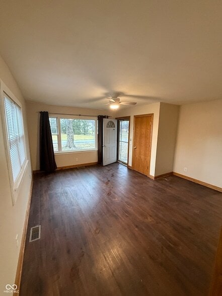 Photo - 555 Birch St