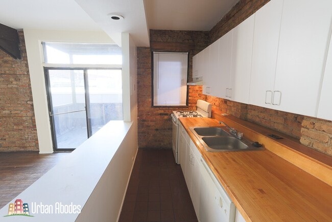 Photo - 3015 N Broadway St Unidad M03B