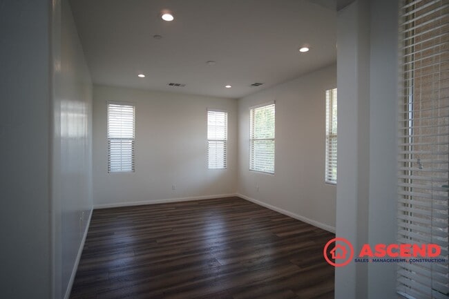 Photo - Beautiful 4-Bedroom Located In Highgate Co...