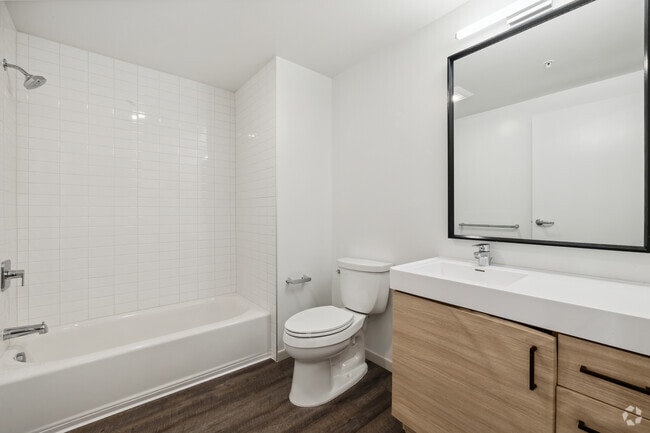 Studio - 420SF - Bathroom
