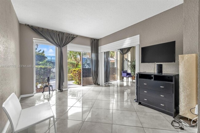 Photo - 11111 Biscayne Blvd Unidad 116