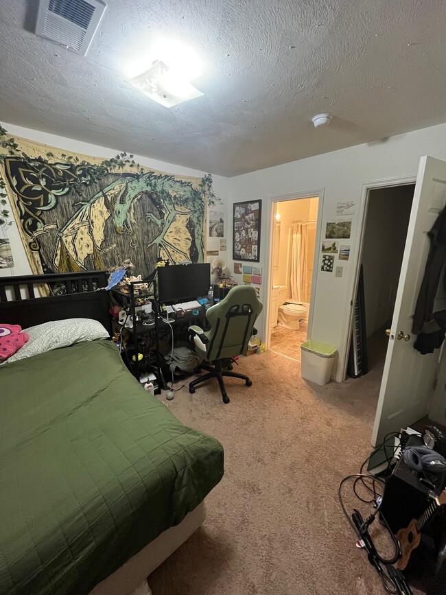bedroom - private bath - 403 Berryfield Ln Unit Corner bedroom and bath