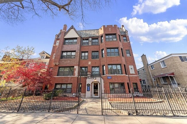 Building Photo - 0 bedroom in Chicago IL 60640 Unit 207